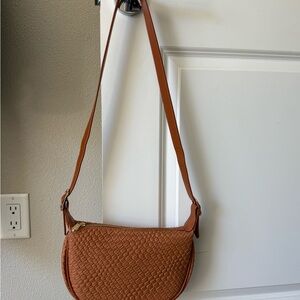 Donated: Elegant Tan Woven Shoulder Bag